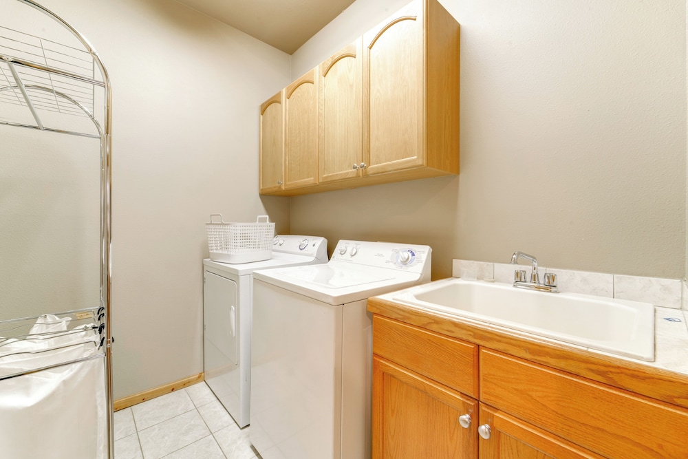 Near Ski Resorts & Trails: Truckee Home w/ Hot Tub