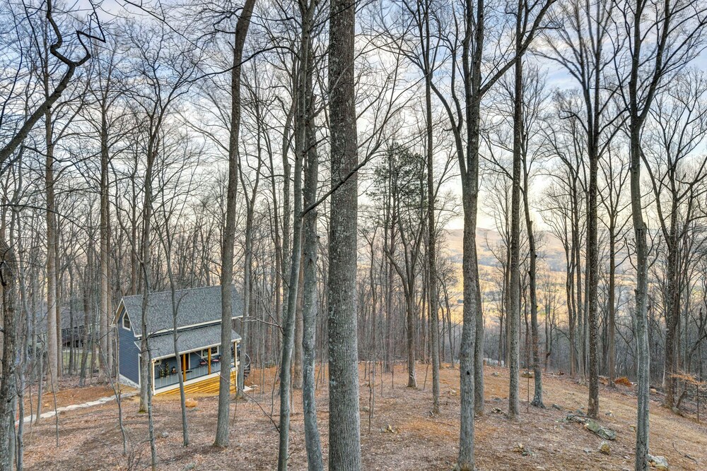 Couple's Getaway in Stoney Creek at Wintergreen!