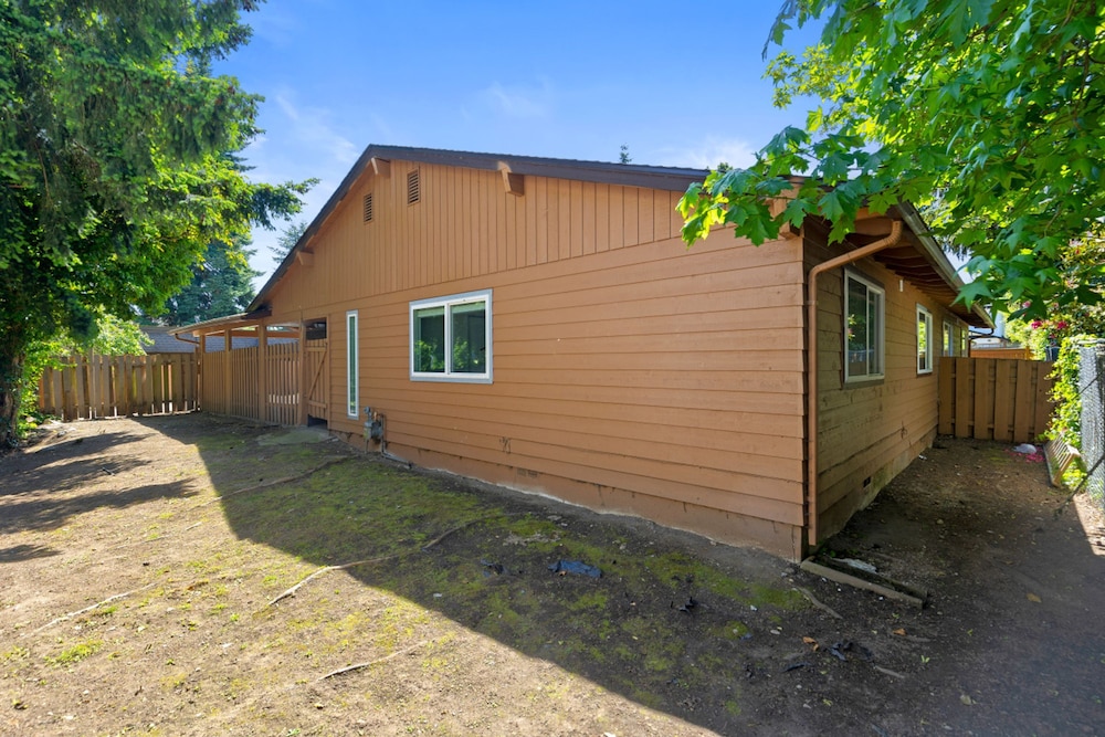 Comfy Stay in Bellevue w Parking Included