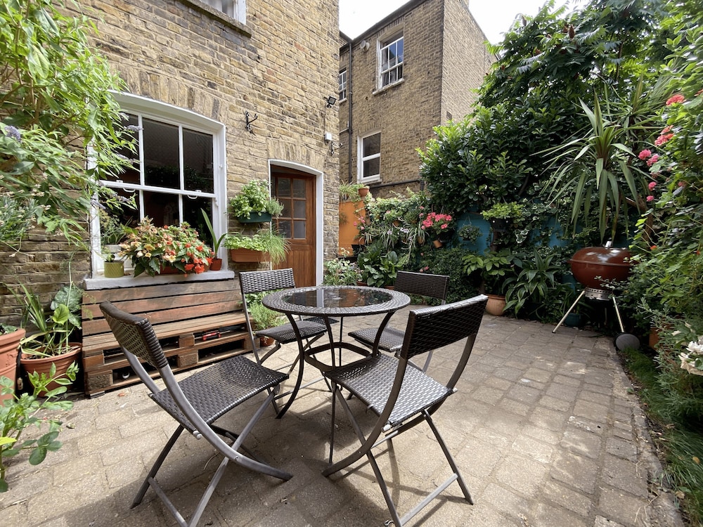 The Clapham Apartment With Private Patio