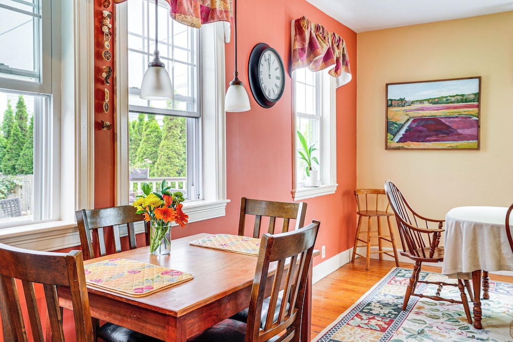 1 Mi to Beach: Manchester-by-the-sea Retreat!