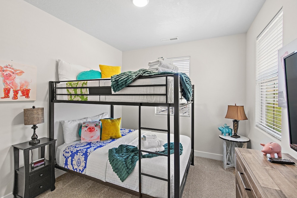 Above Parr - Pet Friendly! 5 Bedroom Home