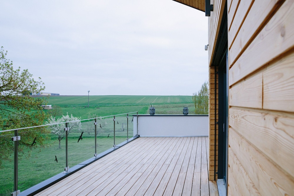 La Maison Devant La Prairie, 写真 142