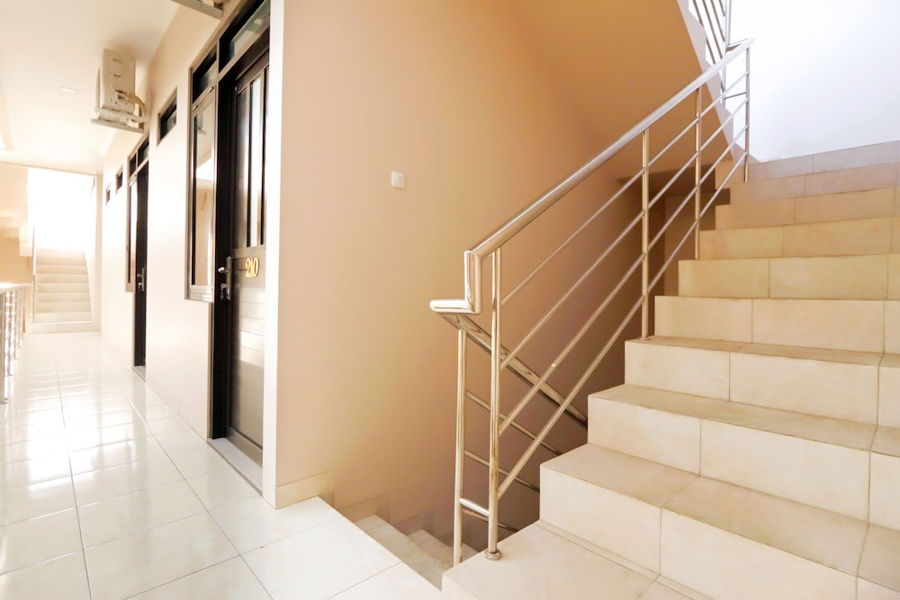 Shofy Guest House Syariah 33 Subang view 2