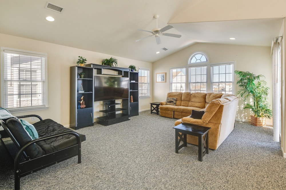 Half-mi to Wildwood Boardwalk: Family-friendly Apt