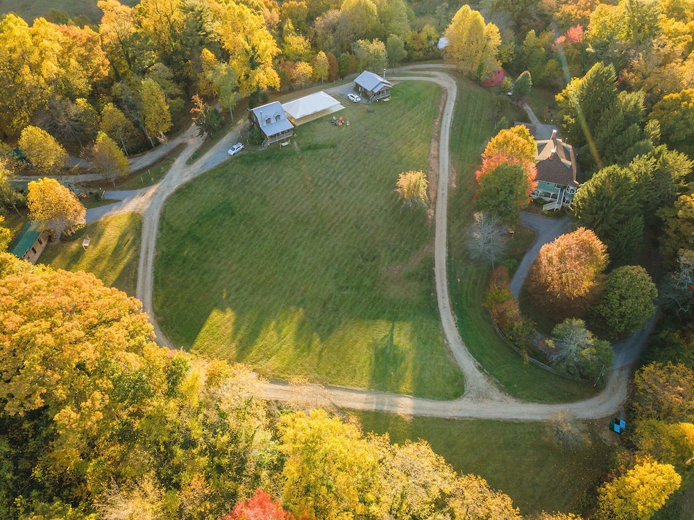 Engadine Inn  Cabins - Property Image 105