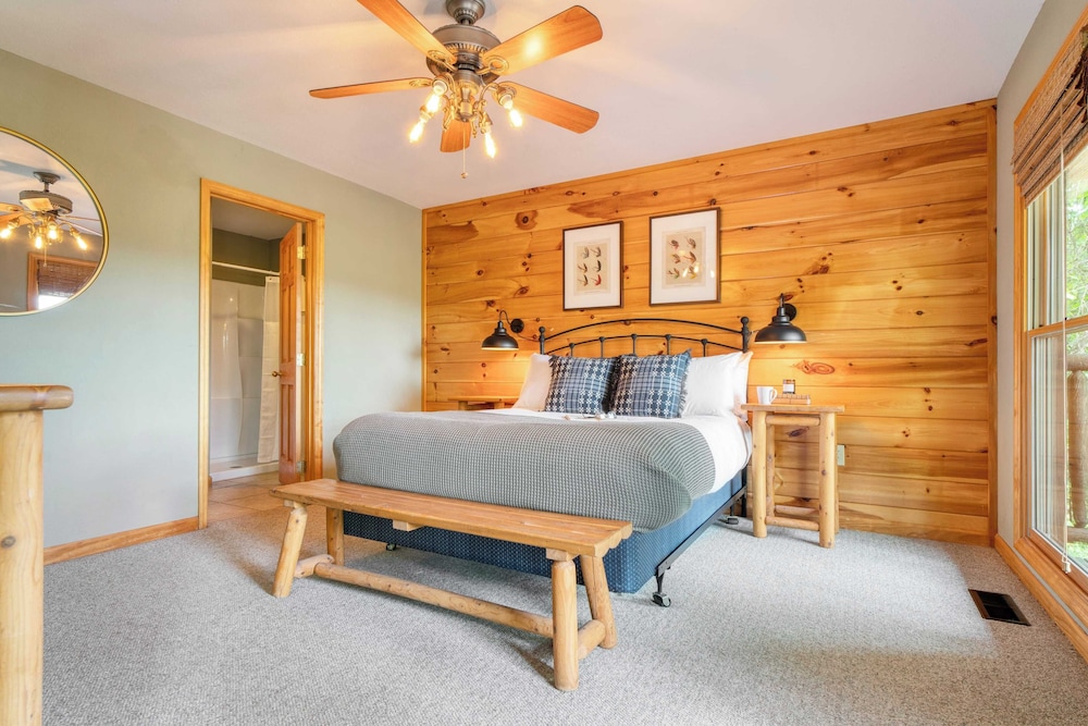 Sleeps 24 2 Homes, Hot Tub, Sauna, Movie Theater, Firepit, Pool, Tennis Courts