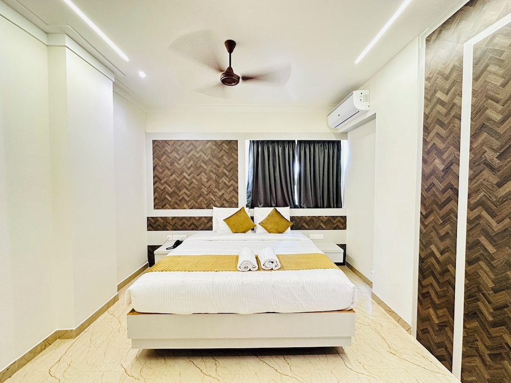 Shambhavi Hotel & Convention Centre