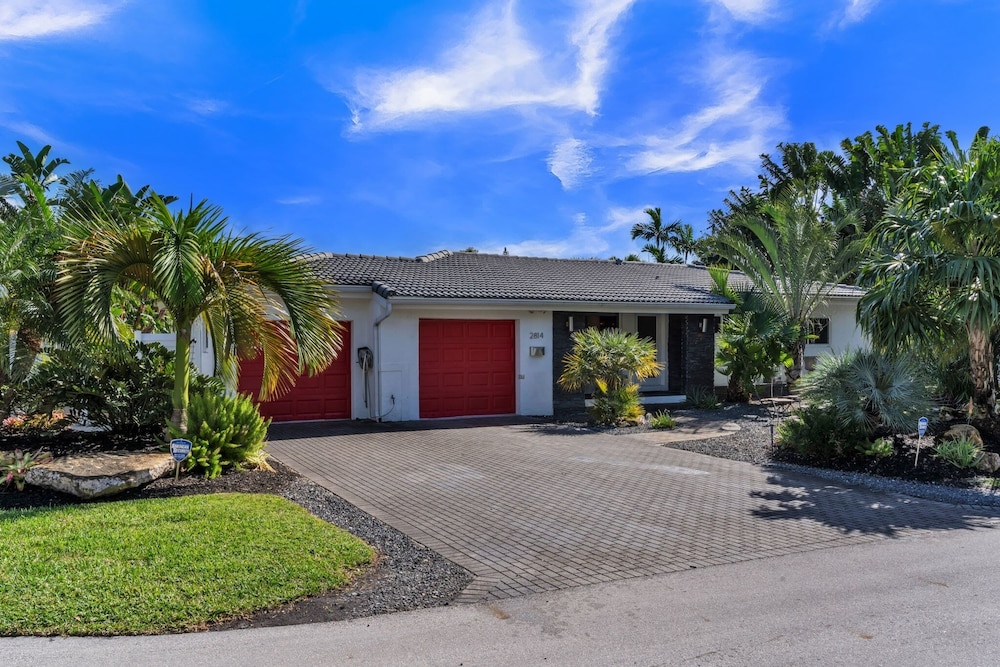 Sandcastles & Sunshine At Towering Palms Of Wilton Manors 3 Bedroom Residence by RedAwning - Image 1