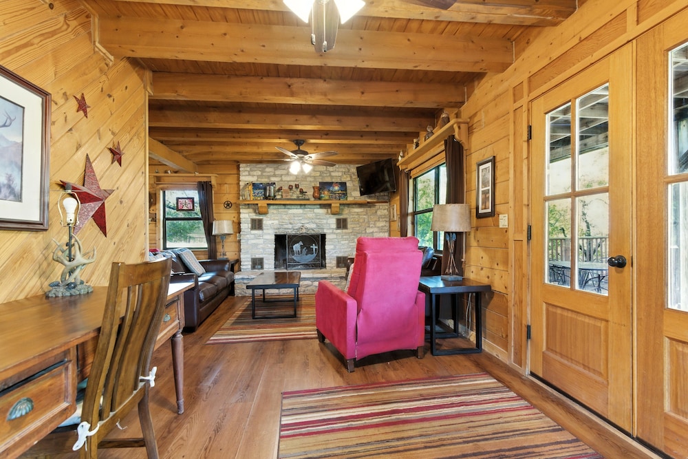 Frio Rivers Edge In The Heart Of Hill Country 3 Bedroom Cabin