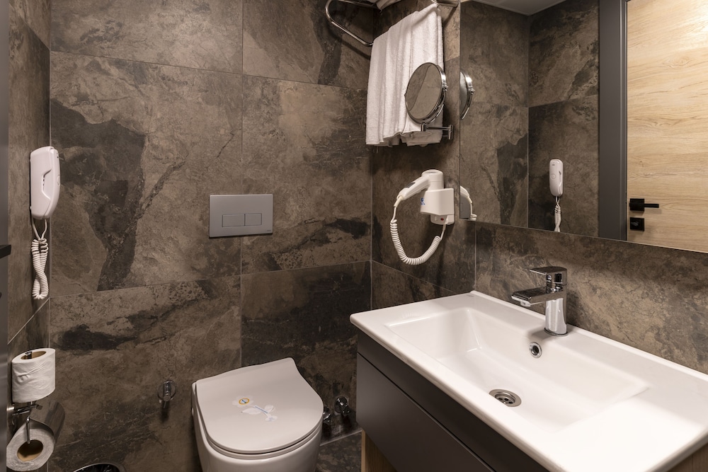 IRENIC HOTEL