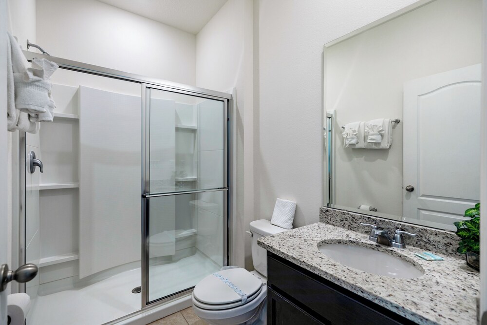 Solterra- LakeView - Private Pool & Spa