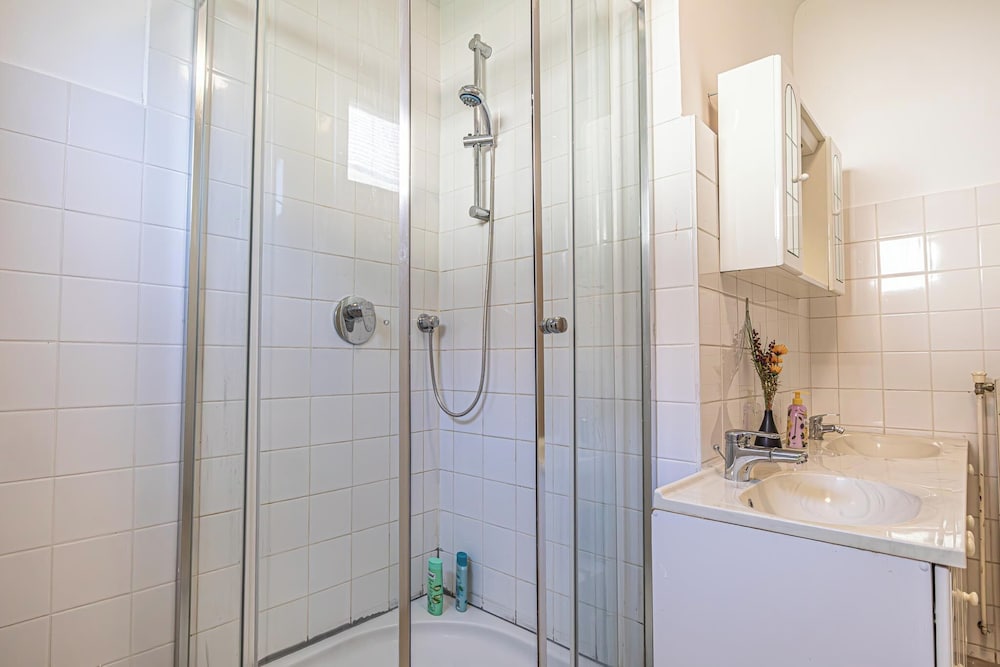 Cozy House Terrace &Garden Sleeps 34