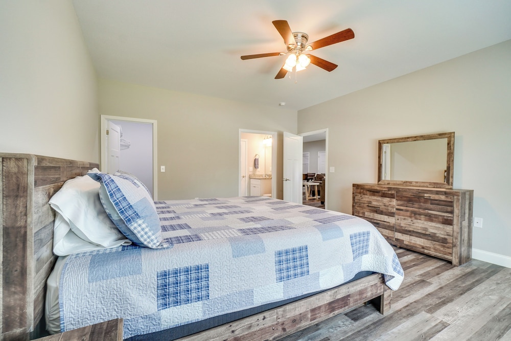 1 Mi to Dtwn Crossville: Spacious Home w/ Patio!