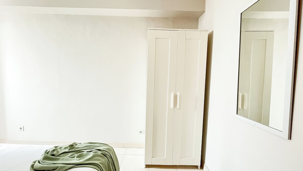 Scandinavian Minimalist 2Br At Cinere Bellevue Suites Apartment