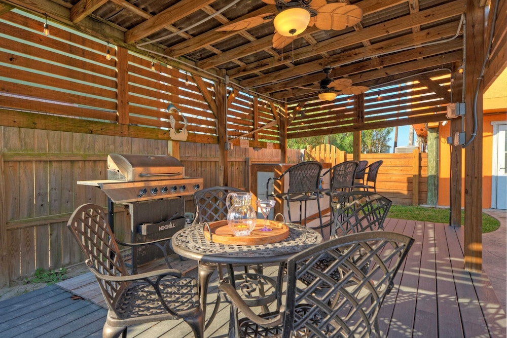 Coastal Retreat w/ Pool, BBQ & Sunset Views Beers and Sunshine by Avantstay