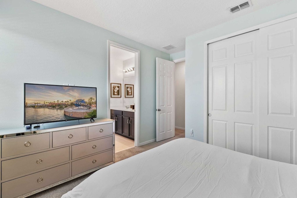 Minutes to Disney Parks + Universal Sleeps 21 w/ Pool, Hot Tub, Game Room