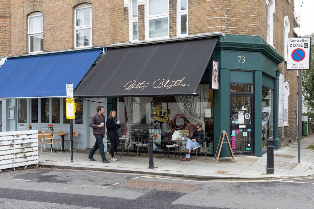 Masbro Road II by Onefinestay