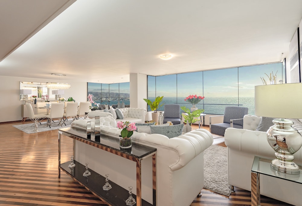 OceanFront Larcomar Apartments