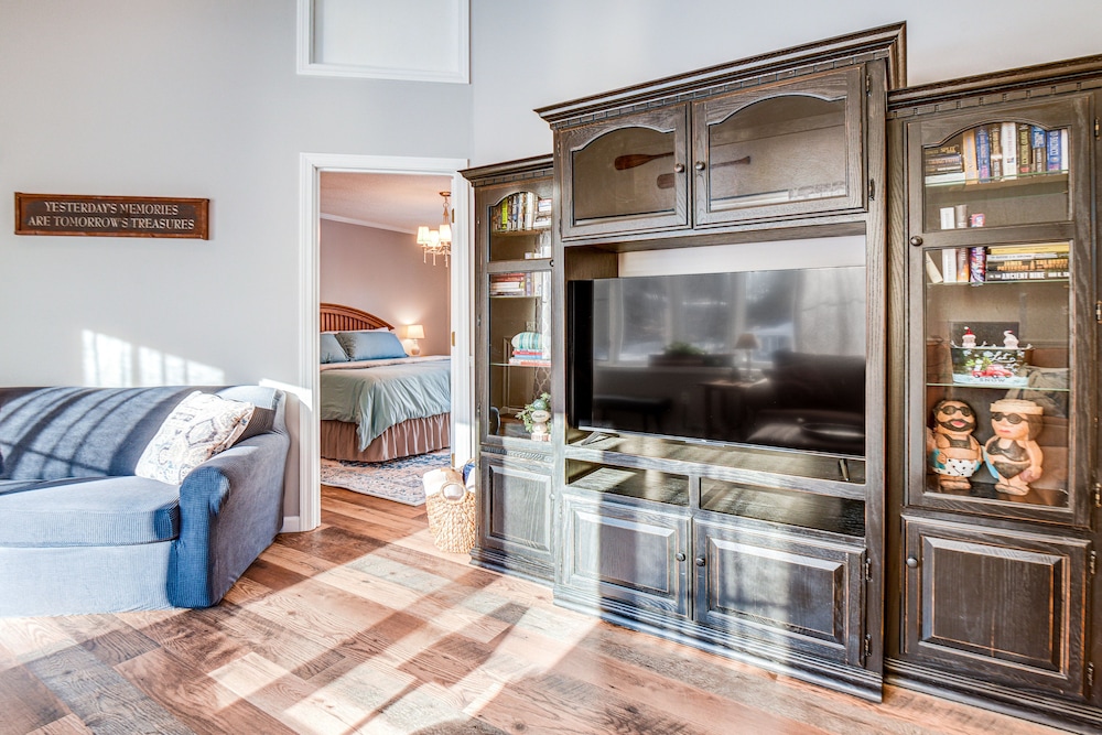 Quiet New Hampshire Getaway w/ Game Room!
