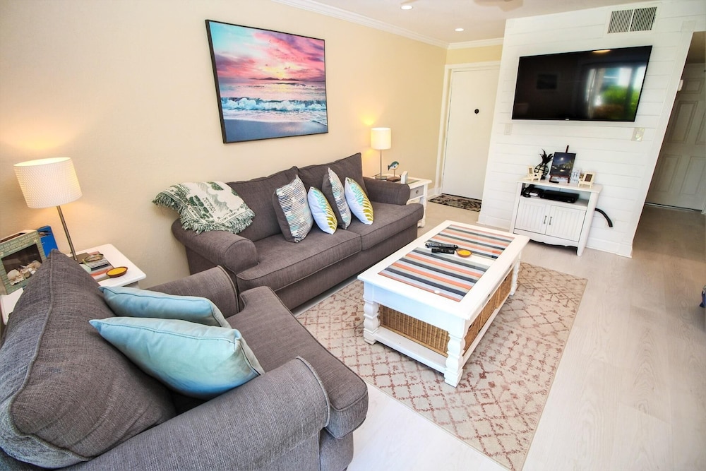 Colony Beach Club 116