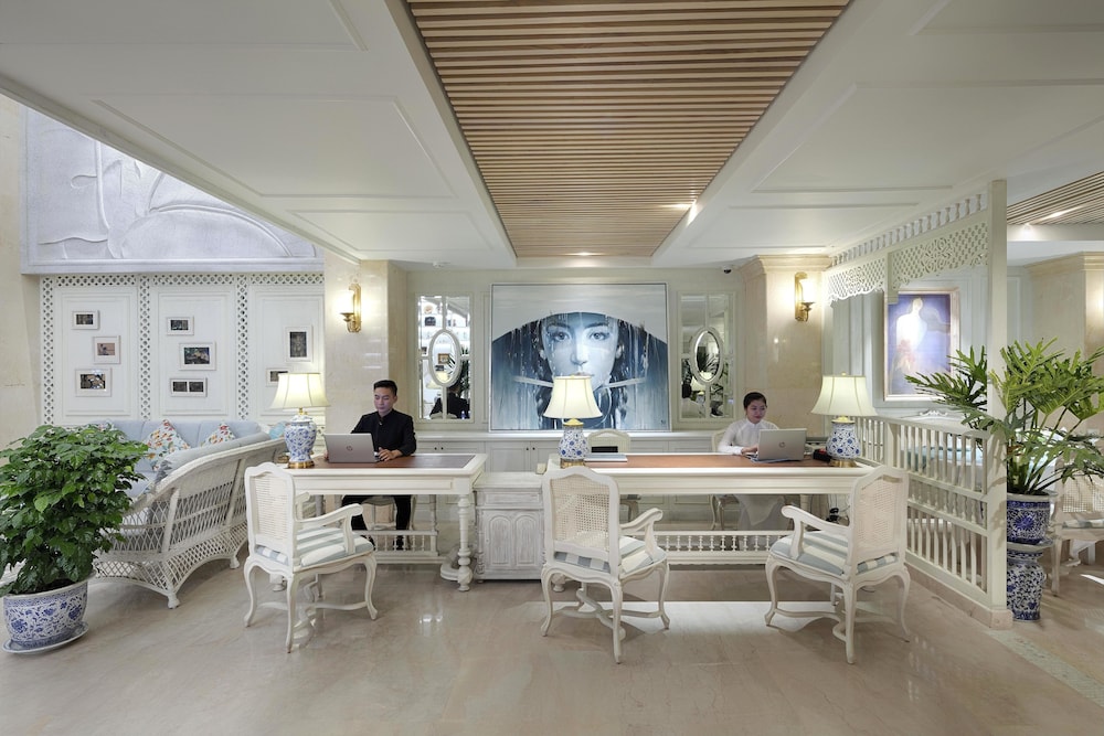 Au Lac Charner Hotel 47