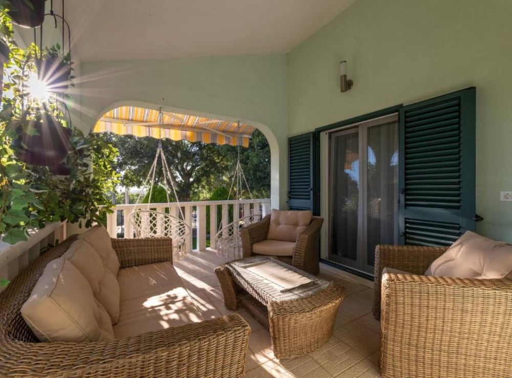 Idyllic Escape Villa Maretici With Pool and Private Garden