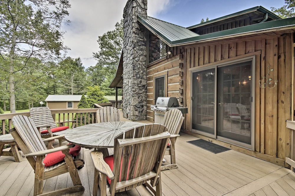 Creekside Berkeley Springs Cabin on 35 Acres! - Property Image 7