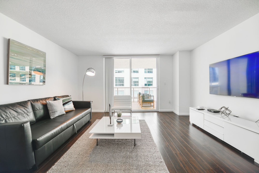Sky High 31st Floor Condo W Parking