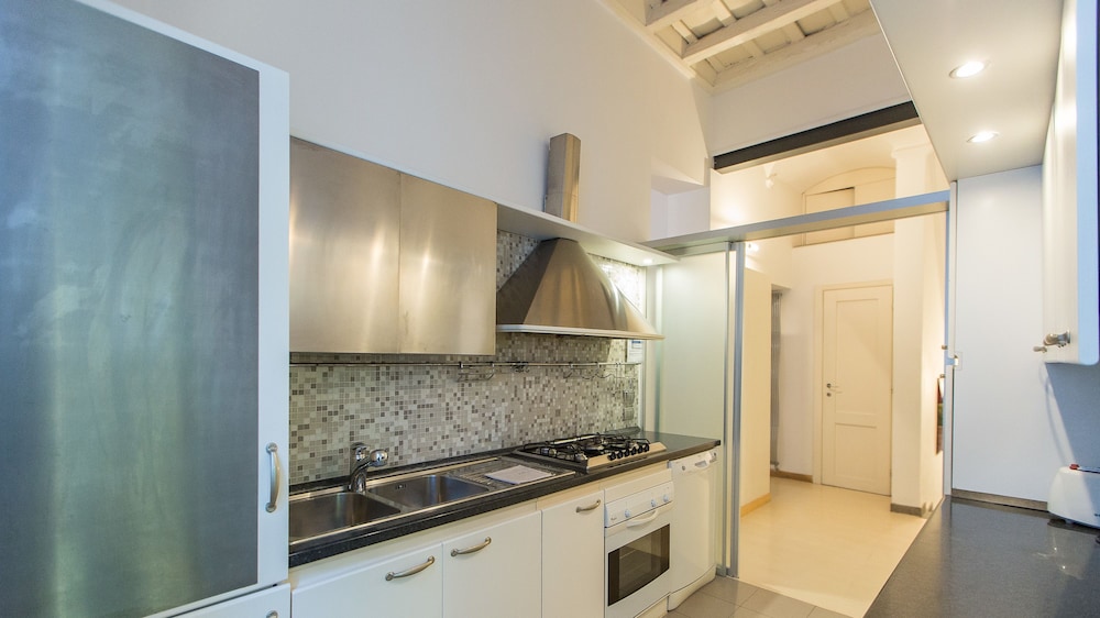 Rental in Rome Bernini Square