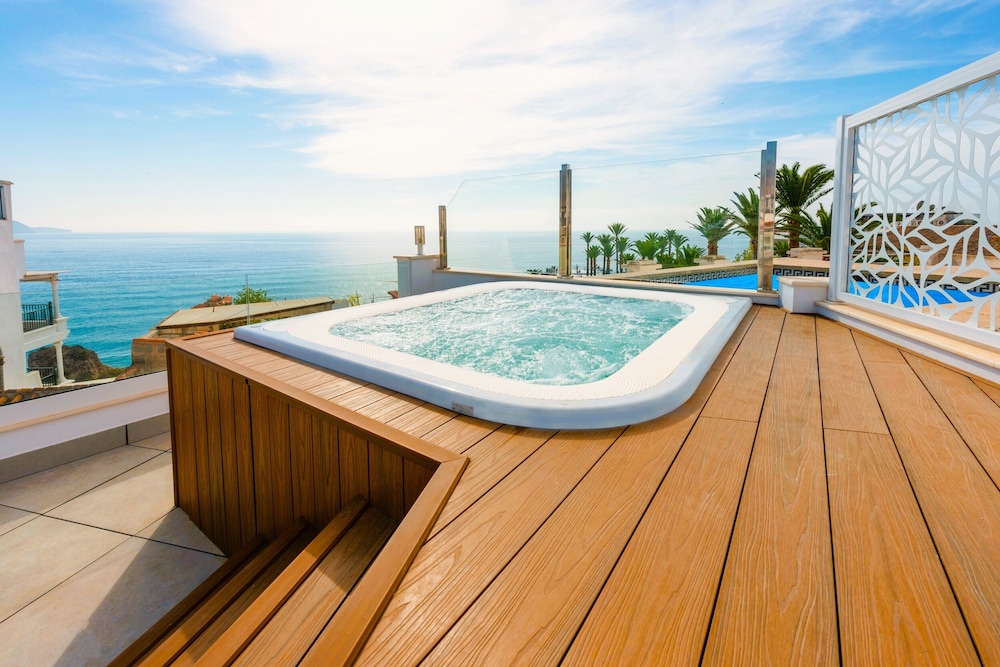 Hotel HC Calahonda Beach Nerja - Image 1