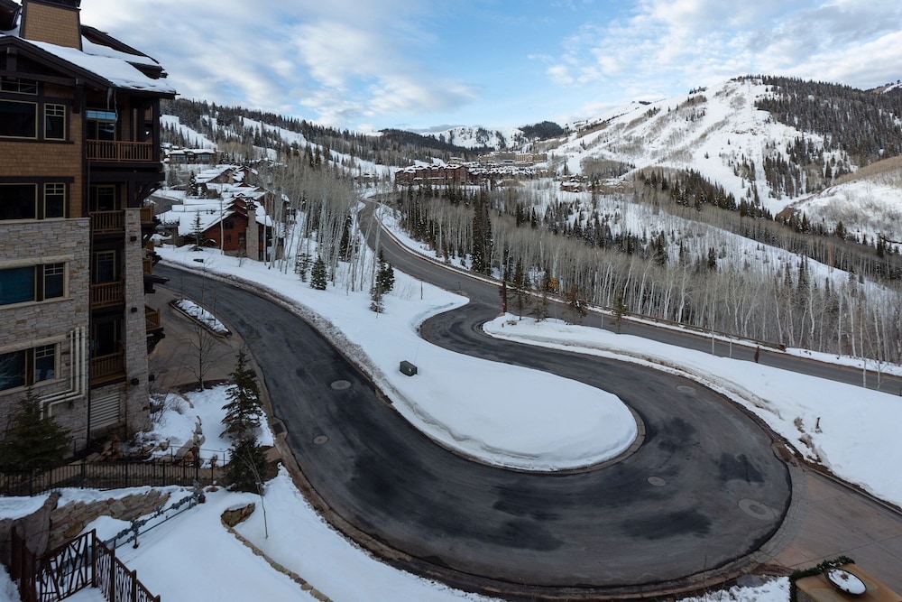 One Empire Pass Lodge at Deer Valley Resort - Three Bedroom Residence #404 3 Condo