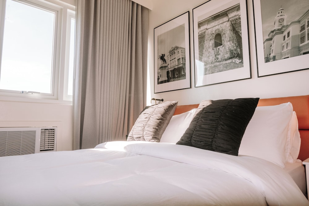 A Luxurious 1BR Apartment