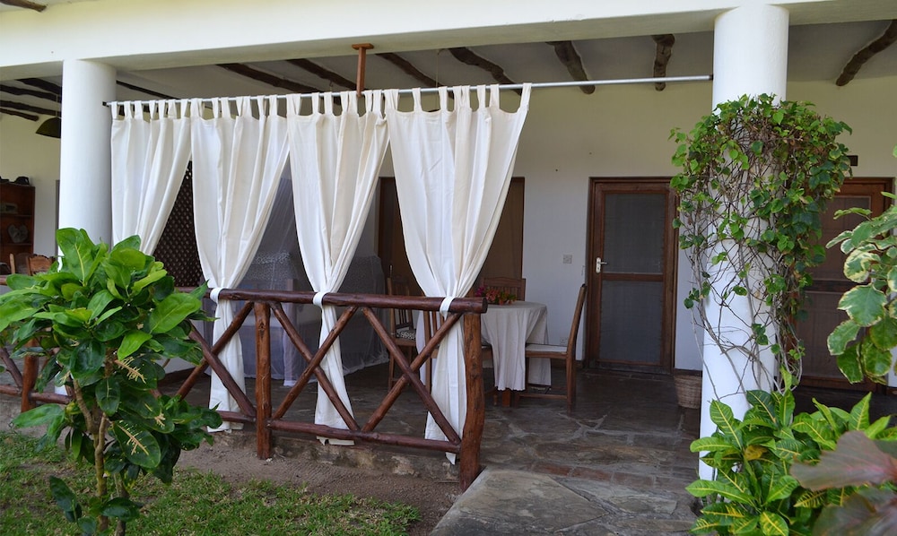 Ascot Residence 2 Minutes Walk to the Beach view 5