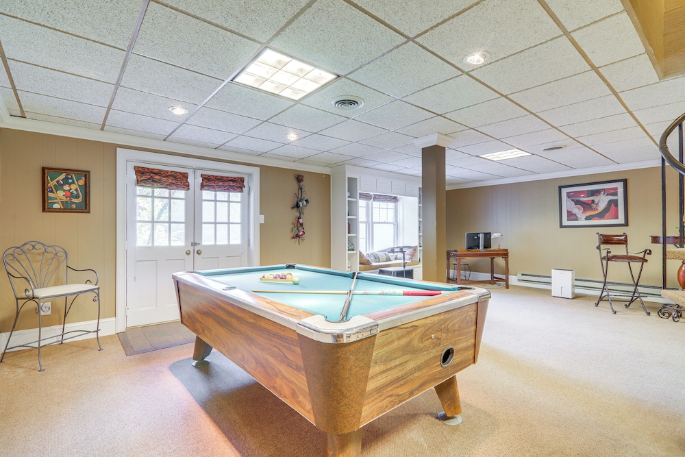 Game Room + Pond: Spacious Gainesville Getaway!