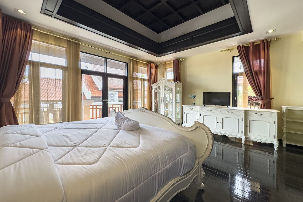Executive 4 Bed Pool Villa - VTM view 4