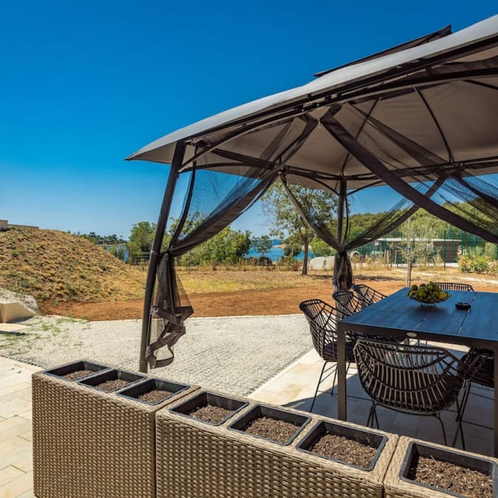 Villa Lavanda - Seaside Luxury Villa for 8 Guests