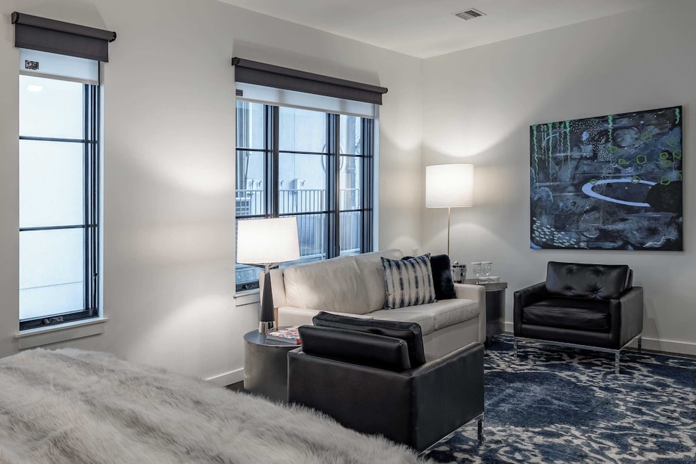 121 Hotel Floor 1 & 2 by Avantstay Sleeps 34, 10 Units in Nashville