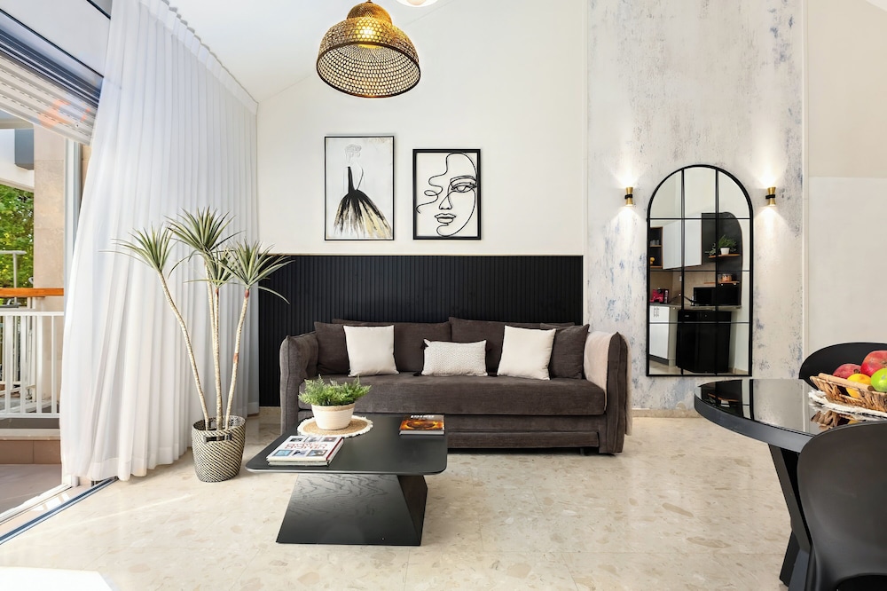 Royal Park Apt Resort by Sea N Rent