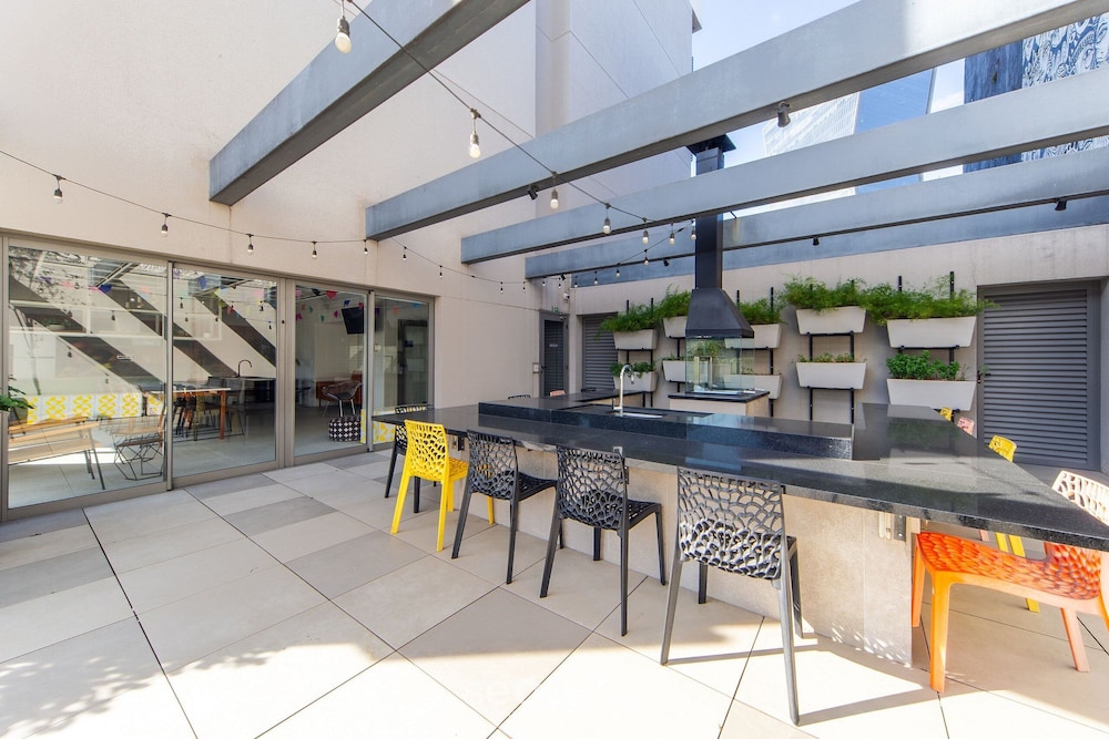 Beautiful Studio 290m From the Metro Hox1010