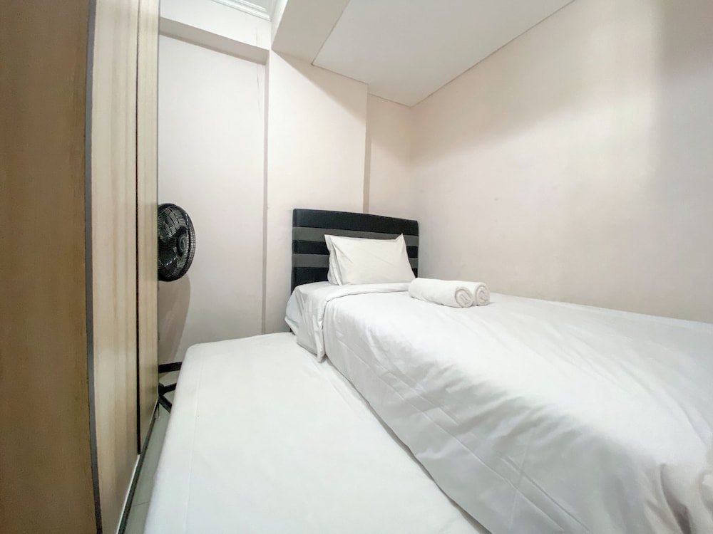 Minimalist 2Br With Pool View At Gateway Pasteur Apartent view 5