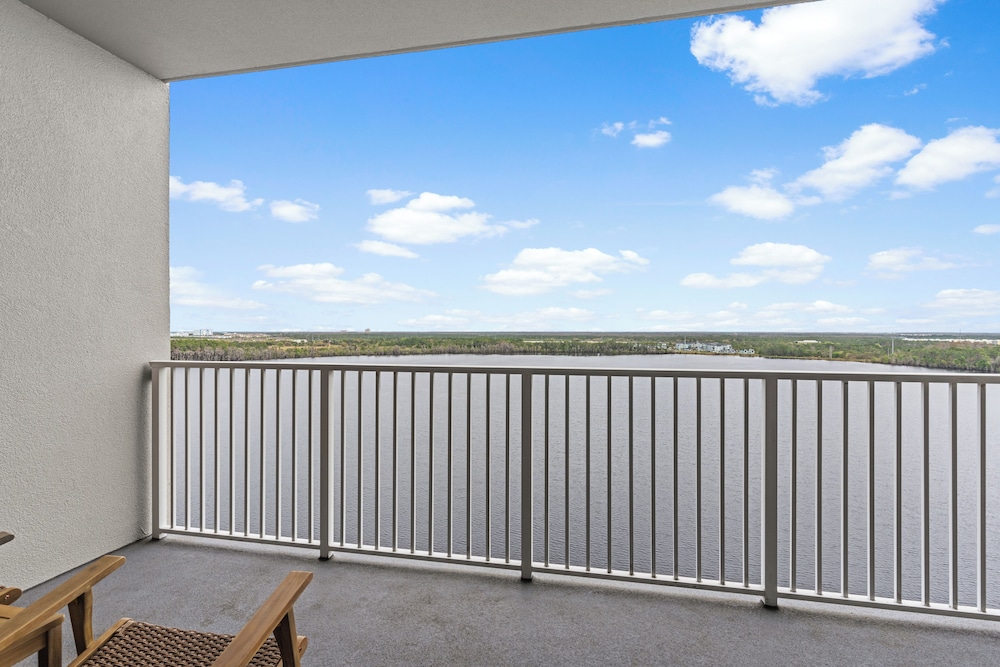 Renovated Condo 2mil away from Disney