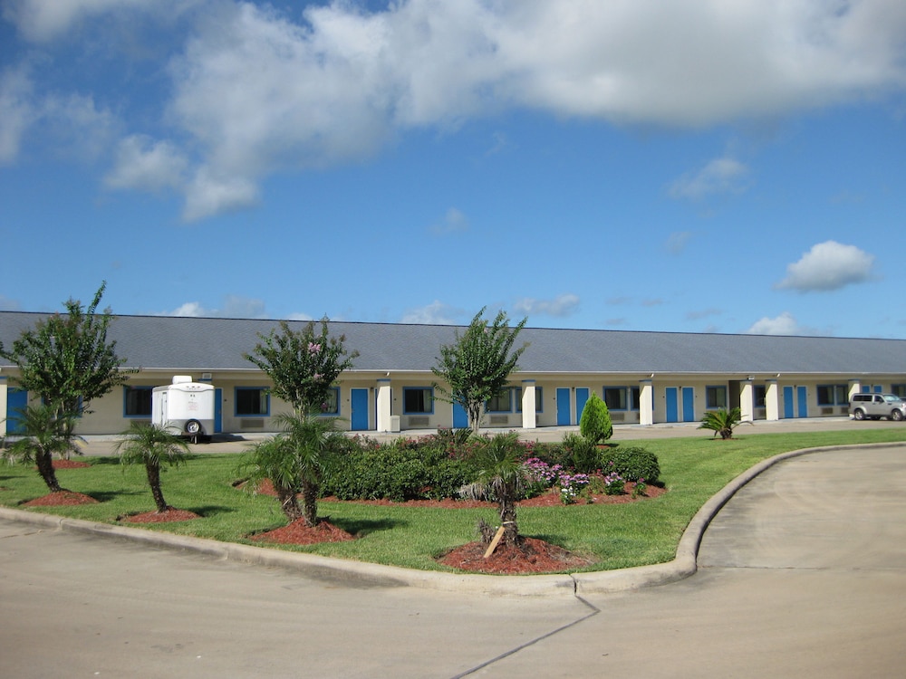 Scottish Inn and Suites