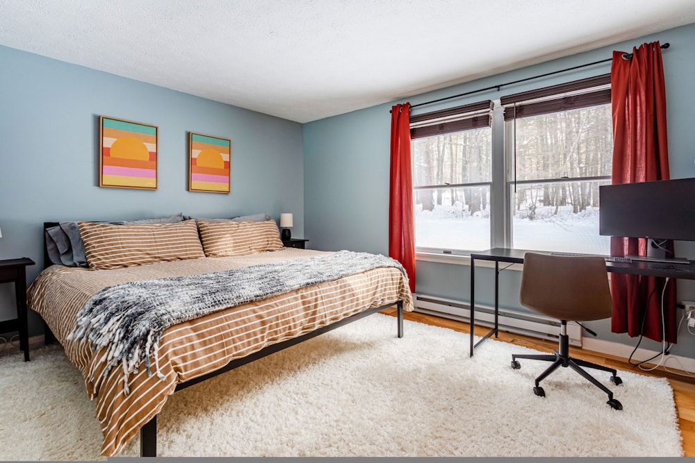Ski Hike Lodge 5BR w Fire Pit Cozy Spaces