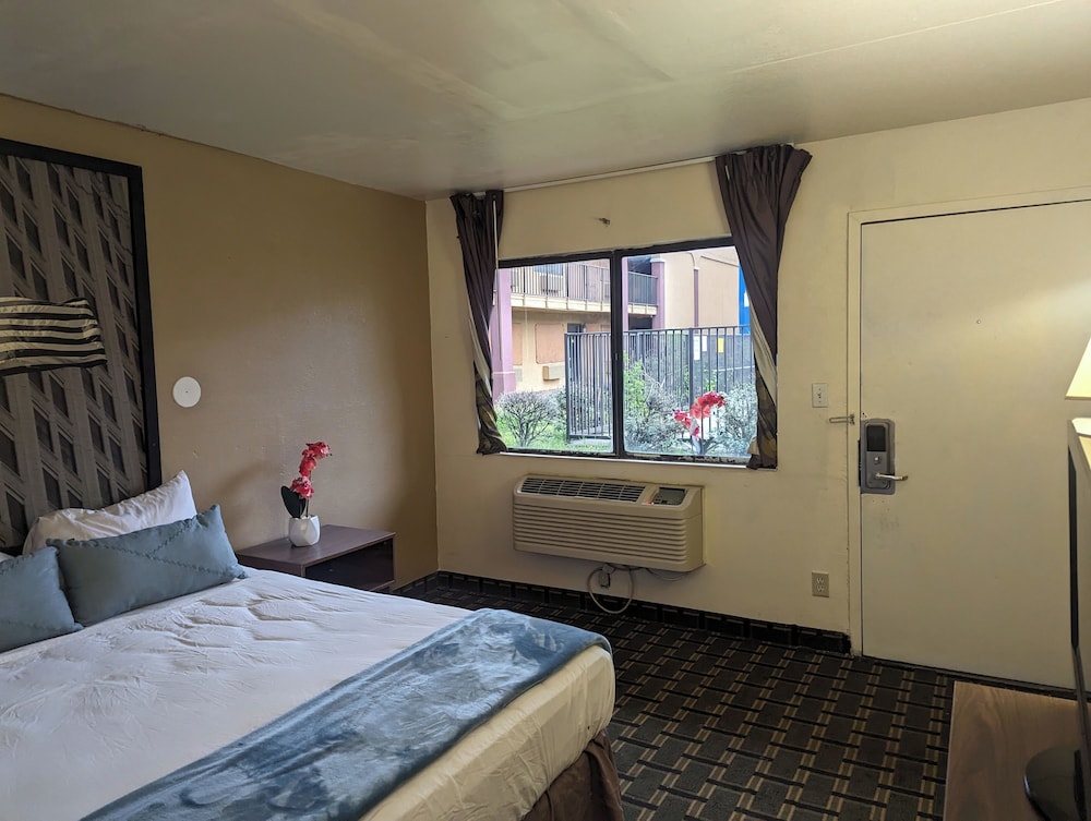 Southern Comfort Hotel