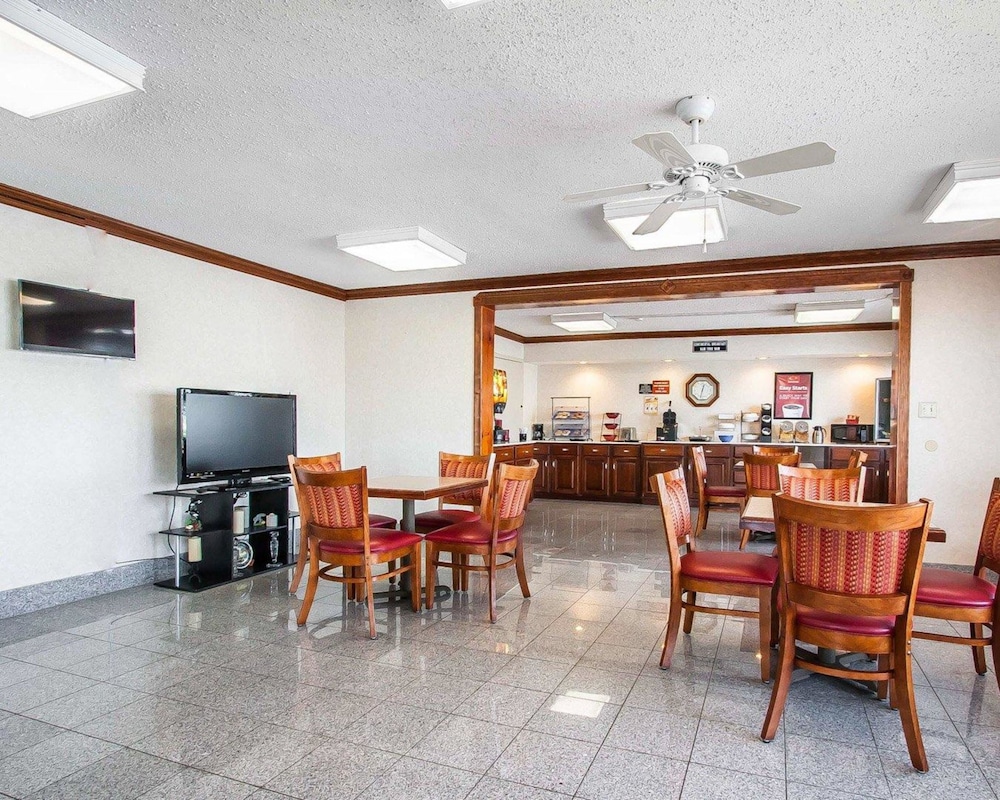 Econo Lodge Dyersburg I-155 view 4