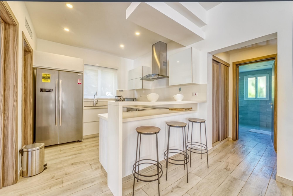 Beauty Apartment From Steps To The Beach F41 view 4