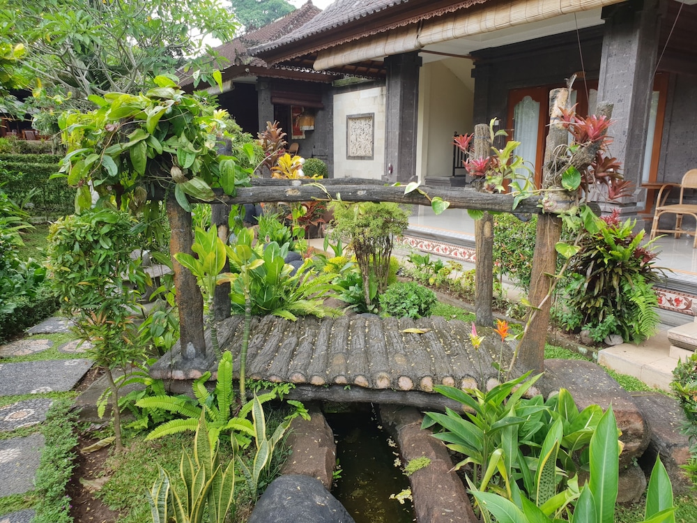 Liyer House