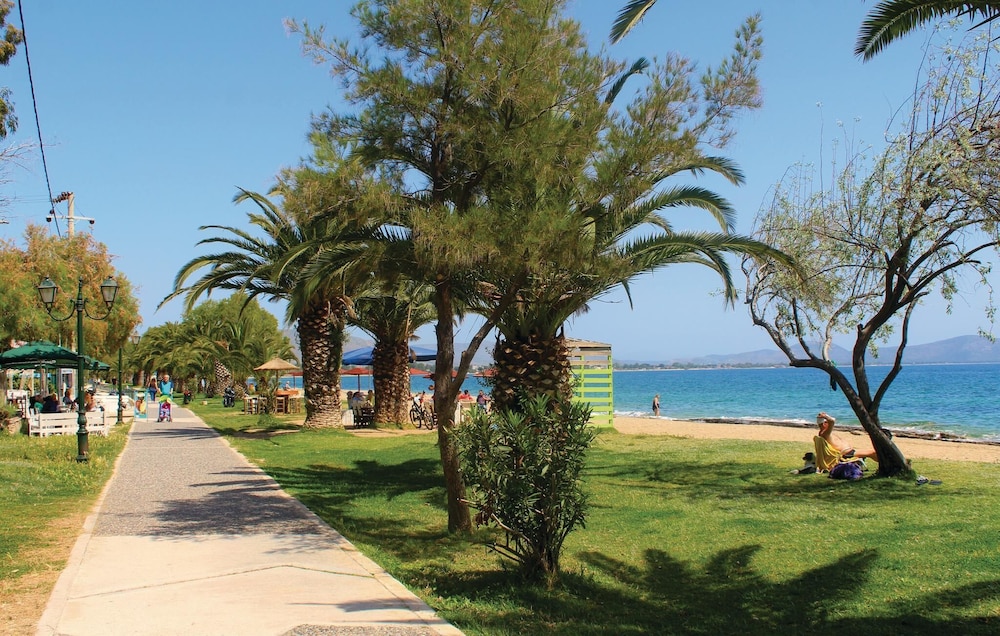 Awesome Home in Nea Makri With Wifi and 3 Bedrooms view 5