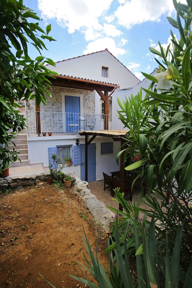 Stone House Apartment
